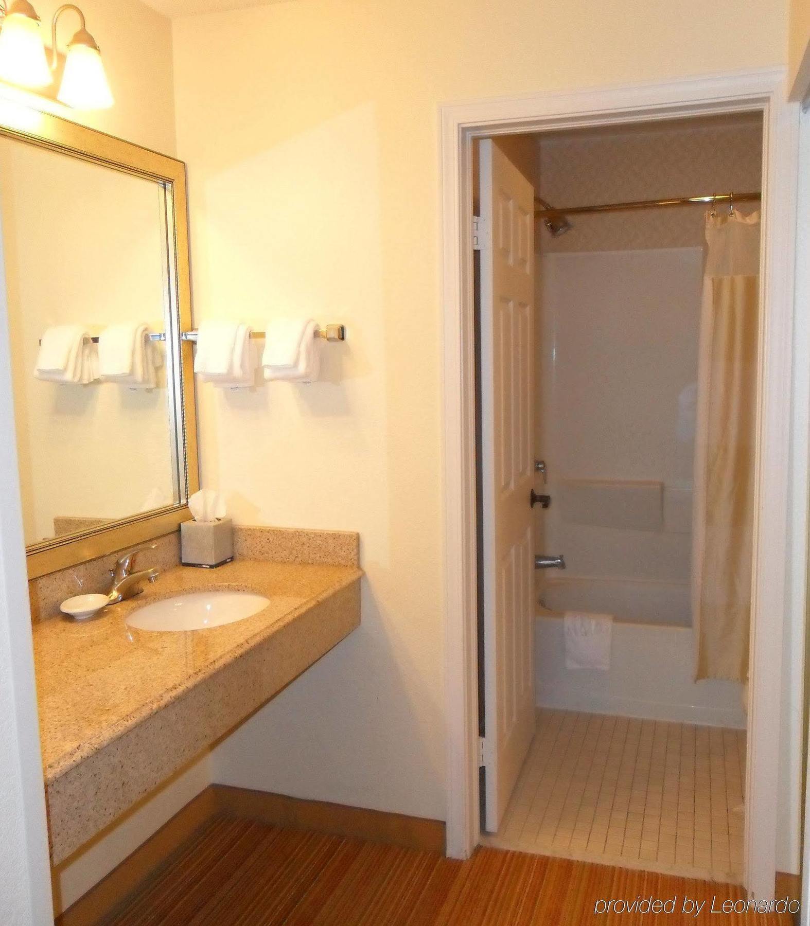 Residence Inn Colorado Springs South Номер фото